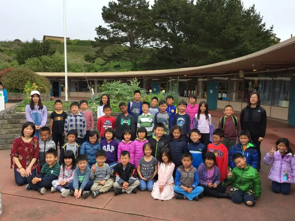 Everyday Mandarin after-school students group photo at an elementary school