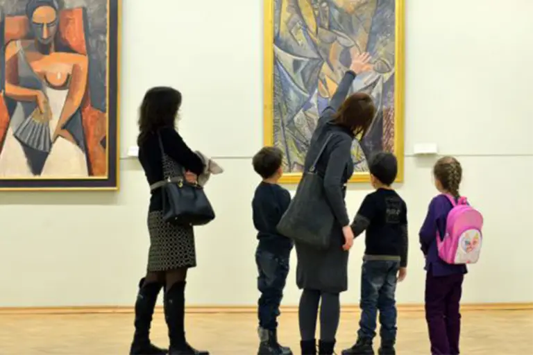 Mandarin GO! students and their teacher discussing a painting at the de Young Museum in San Francisco