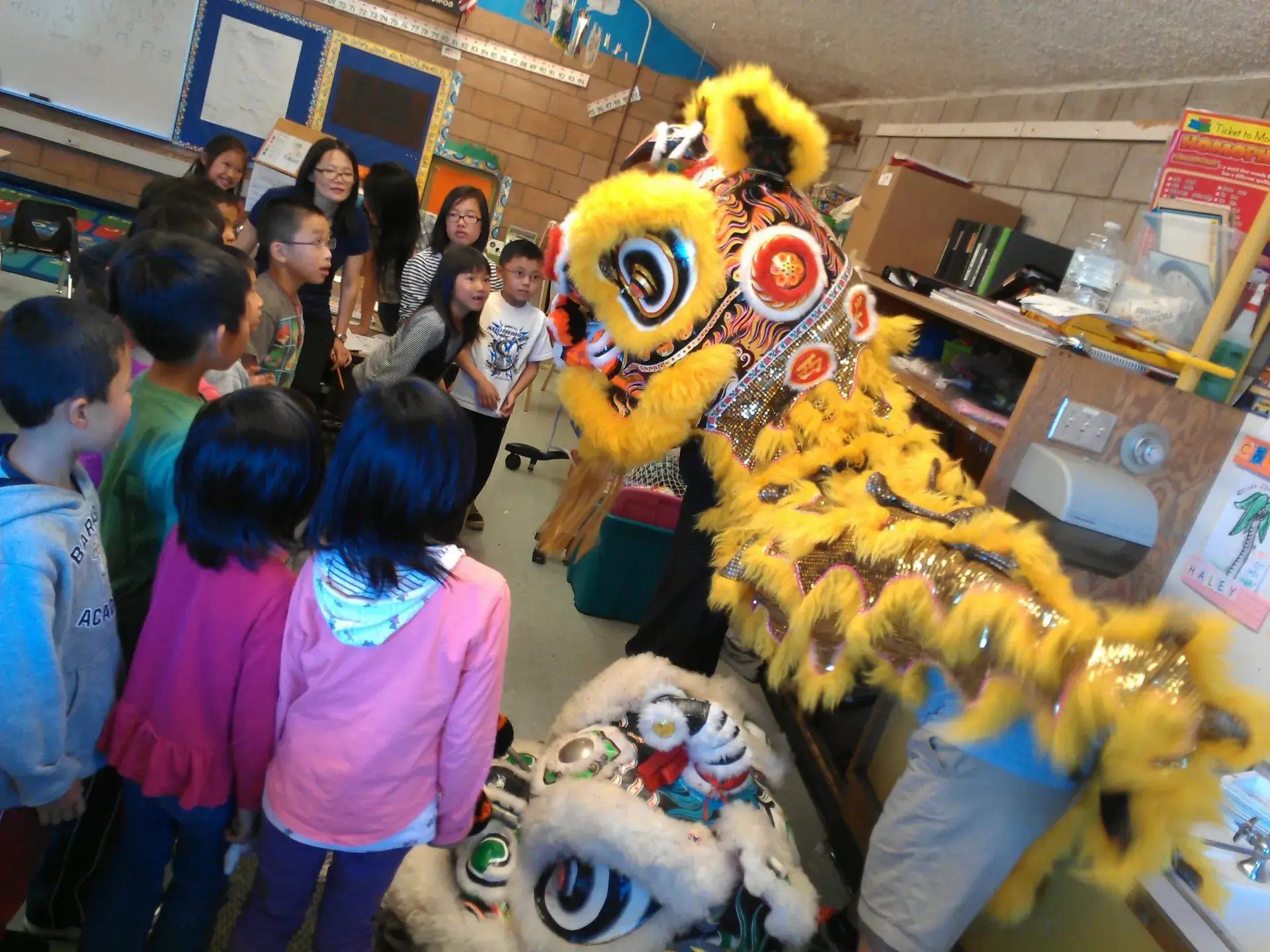 中国新年对学中文有多重要? How important is Chinese New Year to learning Chinese? 2 Lion Dancers at Mandarin After School Program
