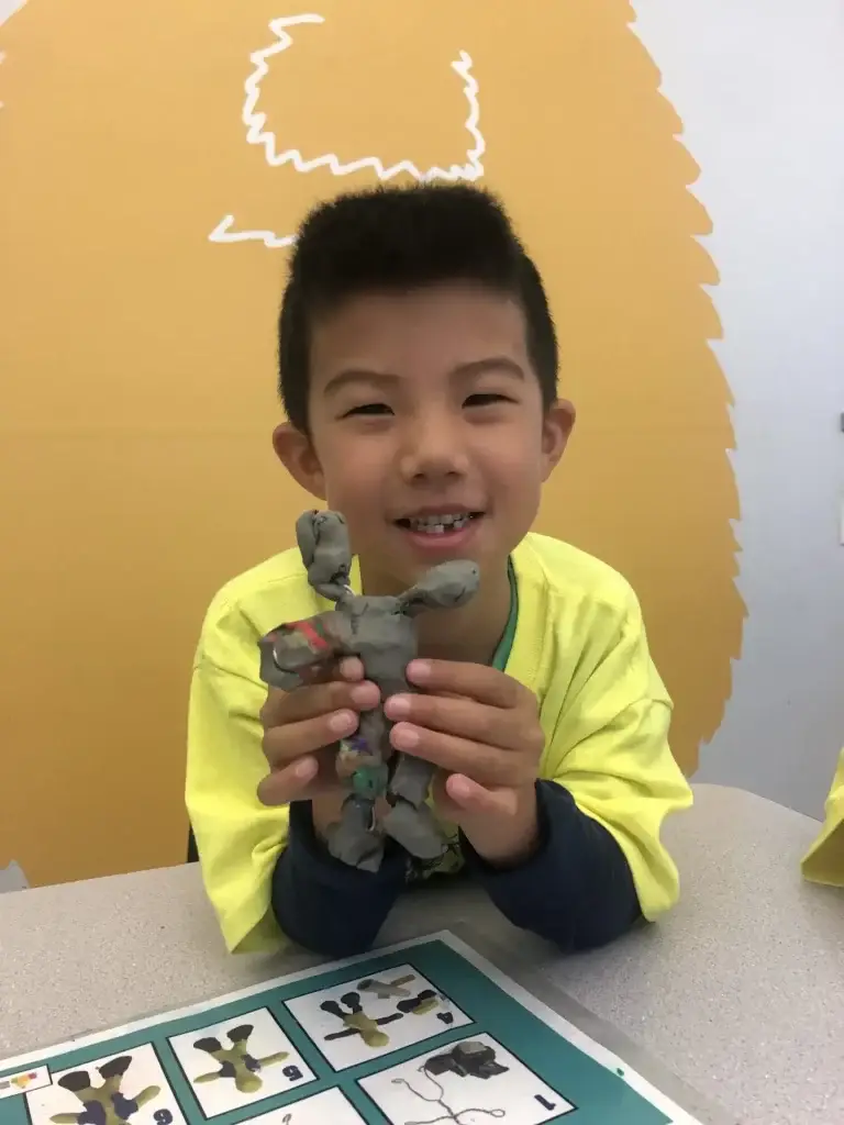 关于夏令营 About Summer Camp 3 student clay art project mandarin camp