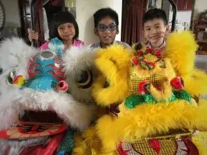 关于夏令营 About Summer Camp 1 students lion dance chinese new year