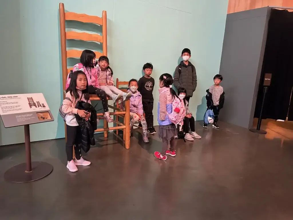 Young students gathered in an Everyday Mandarin classroom